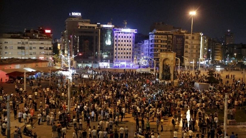 Supporters of Turkey's President Recep Tayyip Erdogan, gather in Istanbul's Taksim square, early morning Supporters of Turkey's President Recep Tayyip Erdogan, gather in Istanbul's Taksim square, early morning