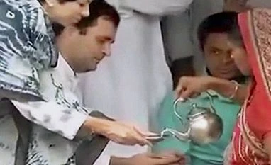 Rahul Gandhi meets Dalit family in Una, announces Rs 5 lakh aid Congress President Rahul Gandhi meeting family members of Dalit victims who were beaten up by cow protectors few days back, in Una town of Rajkot district