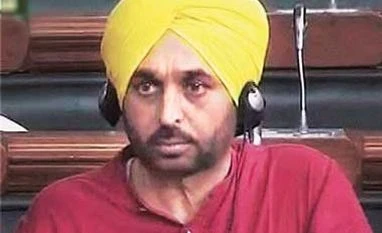 AAP 'novice party,' don't care about country: Sukhbir Singh Badal Bhagwant Mann