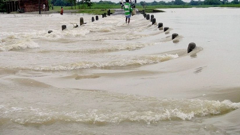 NDRF jawans rescue flood affected villagers in Kamrup district of Assam on Thursday Photo: PTI NDRF jawans rescue flood affected villagers in Kamrup district of Assam on Thursday Photo: PTI