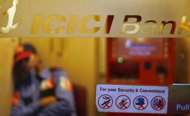 Note ban: ICICI Bank presses into service mobile branches Note ban: ICICI Bank presses into service mobile branches