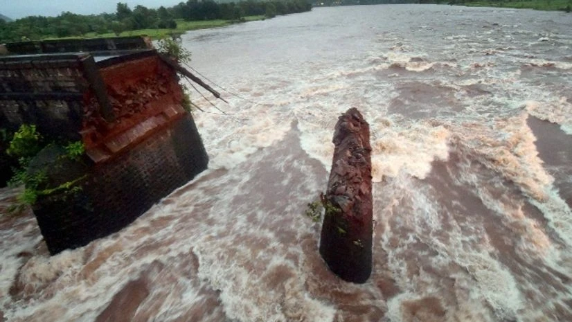 Remaining portion of Mahad-Poladpur bridge in Raigad district Remaining portion of Mahad-Poladpur bridge in Raigad district