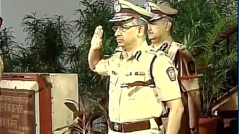 Satish Mathur takes charge as DGP of Maharashtra Satish Mathur takes charge as DGP of Maharashtra