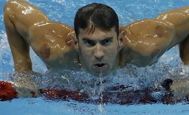 Michael Phelps raced a 'Shark', kind of. Not really Michael Phelps