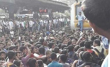 Angry commuters halt trains at Badlapur, suburban services hit Badlapur, Central Railway