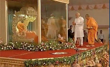 PM Narendra Modi in tears as he pays final respects to Pramukh Swami Maharaj Prime Minister Narendra Modi pays his last respects to HH Pramukh Swami Maharaj in Sarangpur, Gujarat. Photo: ANI Twitter Handle
