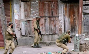 Curfew, protest shutdown continues in Kashmir Curfew, protest shutdown continues in Kashmir