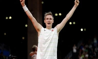 Rio Olympics: Viktor Axelsen beats Lin Dan to clinch bronze Denmark's Viktor Axelsen celebrates after defeating China's Lin Dan to win the men's badminton singles bronze medal match at the 2016 Summer Olympics