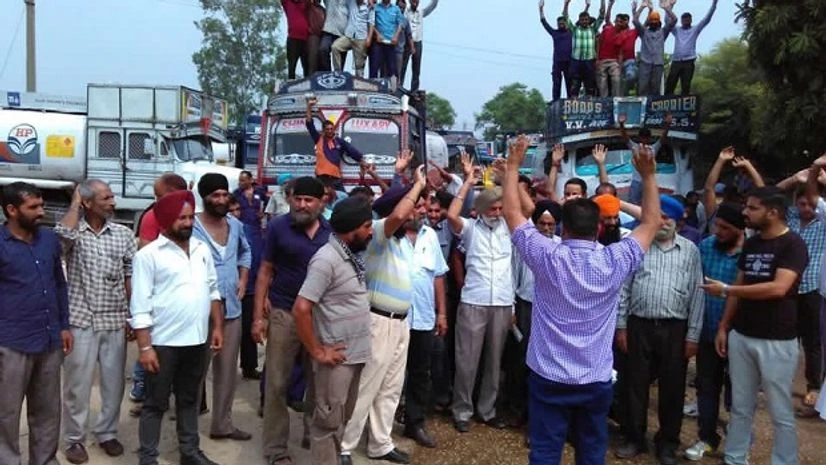 strike Photo: Hail Hydra Twitter