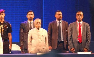 Fault line in banking sector raises concerns: Pranab (From left to right) Pranab Mukherjee, President of India and C S Ghosh, MD & CEO, Bandhan Bank, at the bank's first year anniversary in Kolkata (Pic: Subrata Majumder)