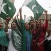 Supporters of Pakistan Tehreek-i-Insaf rally against Altaf Hussain, leader of the Muttahida Qaumi Movement