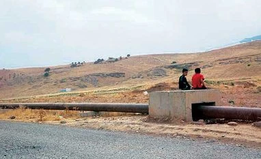 Iraq to sell oil through Iran if talks with Kurds fail Iraq to sell oil through Iran if talks with Kurds fail