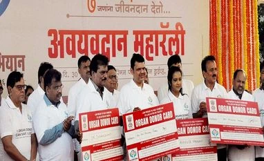 Maharashtra CM Devendra Fadnavis flags off walkathon to raise awareness about organ Chief Minister of Maharashtra Devendra Fadnavis during the Organ Donor rally organised by Government of Maharashtra in Mumbai