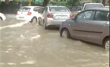 Heavy rains lead to traffic jams in Delhi-NCR, waterlogging in many areas Delhi rains