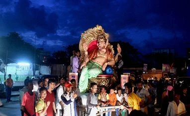 Noise level in Mumbai during Ganesh immersion down: MPCB An artist decorates a Ganesha Idol with spices ahead of Ganesh festival in Mumbai.