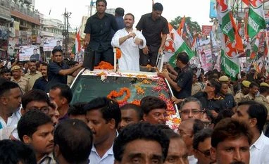 Rahul Gandhi visits Ayodhya, a first by Nehru-Gandhi member since '92 Rahul Gandhi with the supporters during his Kisan Yatra road show