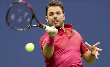 Stan Wawrinka battled past Juan Martin del Potro to reach US Open semi-finals Stan Wawrinka, of Switzerland, hits the ball during his match against Juan Martin del Potro, of Argentina, during the quarterfinals of the US Open