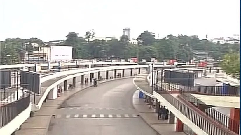 Pro-Kannada organisations call Karnataka Bandh over Cauvery water issue; visuals from Bengaluru (Image source: ANI) Pro-Kannada organisations call Karnataka Bandh over Cauvery water issue; visuals from Bengaluru (Image source: ANI)