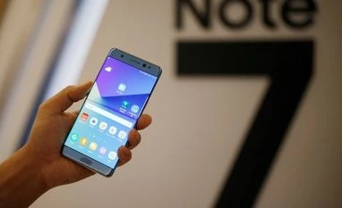 Pakistani airline stops passengers from carrying Samsung Galaxy Note 7 smartphones A model poses for photographs with a Galaxy Note 7 new smartphone during its launching ceremony in Seoul, South Korea. Photo: Reuters