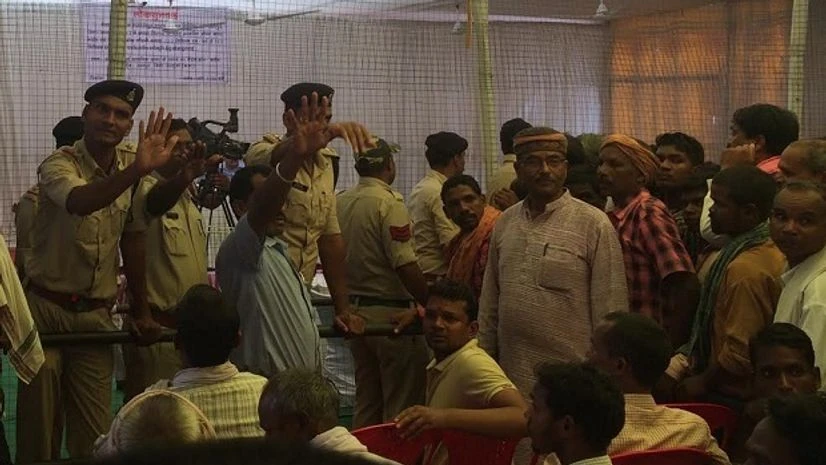 Police officials pacifying the protesters during the public meeting (Image courtesy: R Krishna Das) Police officials pacifying the protesters during the public meeting (Image courtesy: R Krishna Das)