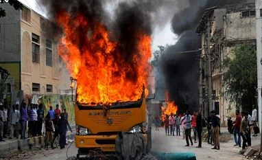 Cauvery row: 30 Tamil Nadu buses set on fire in Bengaluru A vehicle from Tamil Nadu in flames after it was torched by pro-Kannada activists