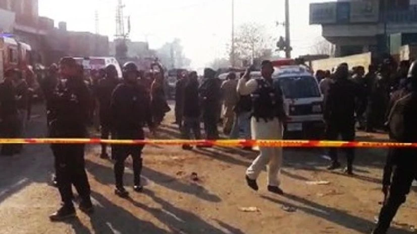 16 killed in Pakistan mosque suicide blast 16 killed in Pakistan mosque suicide blast