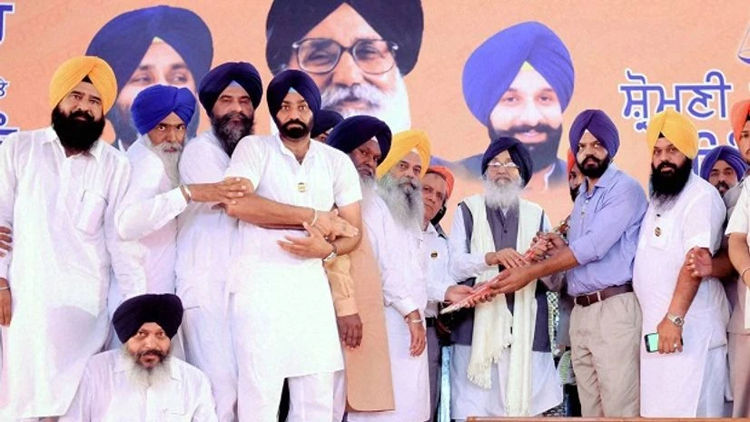 Punjab Chief Minister Parkash Singh Badal along with other SAD leaders during the political conference at village Chapaar in Ludhiana. Photo: PTI Punjab Chief Minister Parkash Singh Badal along with other SAD leaders during the political conference at village Chapaar in Ludhiana. Photo: PTI