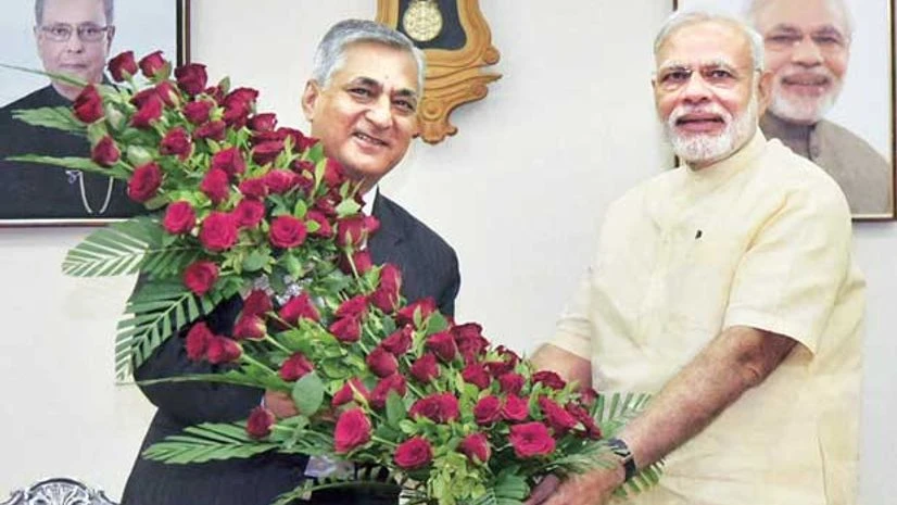 Prime Minister Narendra Modi being greeted by Chief Justice of India T S Thakur on his birthday in Gandhinagar on Saturday | Photo: PTI Prime Minister Narendra Modi being greeted by Chief Justice of India T S Thakur on his birthday in Gandhinagar on Saturday | Photo: PTI