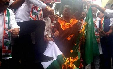 Congress wrokers hold protest against Uri attack Congress activists protest against attack on Indian amry camp in Uri in Jammy and Kashmir, in Thane, Mumbai. Photo: PTI