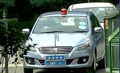 Uri attack: PM Modi meets with Defence top brass to discuss India's 'response' Delhi: Army, Navy and Air Force Chiefs of Staff leave after meeting PM Narendra Modi at 7 Lok Kalyan Marg