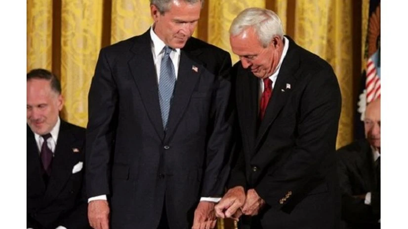 Recipient of the Presidential Medal of Freedom Arnold Palmer compares golf grips with then President George W Bush before receiving his award in the East Room of the White House on June 23, 2004 (Image: Wikipedia) Recipient of the Presidential Medal of Freedom Arnold Palmer compares golf grips with then President George W Bush before receiving his award in the East Room of the White House on June 23, 2004 (Image: Wikipedia)