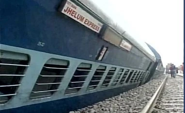 Jhelum Express Bogies of Jhelum Express derailed between Jalandhar & Ludhiana in Punjab (Image: ANI Twitter handle)