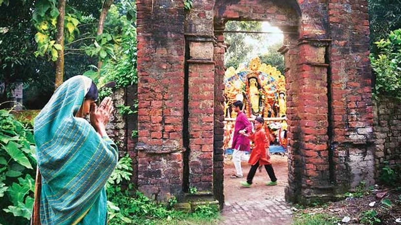 Pinak Pramanik clicked this picture in 2015 before the immersion of Goddess Durga Pinak Pramanik clicked this picture in 2015 before the immersion of Goddess Durga