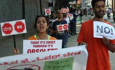 5 reasons why Bengaluru doesn't need Rs 2,000-cr steel flyover project Public take part in human chain protest against proposed steel bridge from Chalukya circle to Hebbal flyover, at Chalukya circle in Bengaluru (Pic: Saggere Radhakrishna)