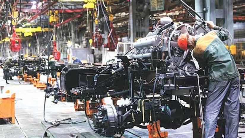 Carmakers forced back to bigger engines in new era Carmakers forced back to bigger engines in new era