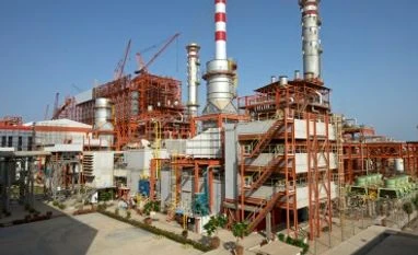 Russia's UCP says plans to keep Essar Oil stake for 3-5 years Essar Oil's Vadinar refinery in Gujarat