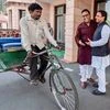 Uttar Pradesh Chief Minister Akhilesh Yadav with Paytm CEO Vijay Shekhar Sharma. (Photo: Twitter/@yadavakhilesh)