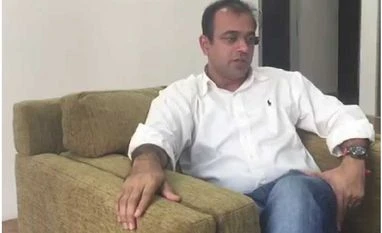 Subscribe to a new, stylish sofa with Furlenco Ajith Karimpana