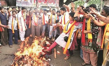 <b>Vinayak Chatterjee: </b> Water 'treaty' between states Burning Problem: Protesters burn effigies of Tamil Nadu CM J Jayalalithaa in Bengaluru earlier this year. Conflicts between states over water are escalating and getting uglier with the ever-present danger of massive civil unrest