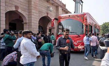 Hi-tech rath develops snag, Akhilesh Yadav shifts to official SUV Photo: Twitter