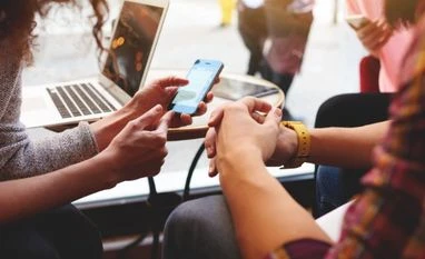 New method to wirelessly charge devices anywhere in a room Photo: Shutterstock