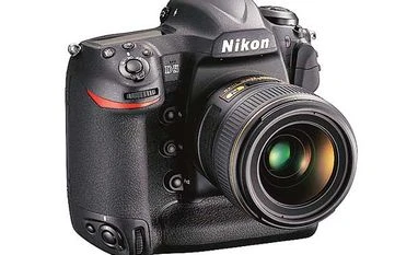 Flagship cameras and lenses for serious shooters Nikon D5