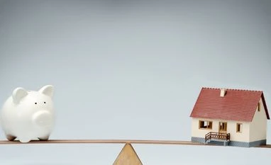 4 PSU banks cut lending rates by up to 0.45%, MCLR loans to become cheaper Photo: Shutterstock