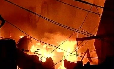 Massive fire breaks out in slums near Sadar Bazar Sadar Bazar