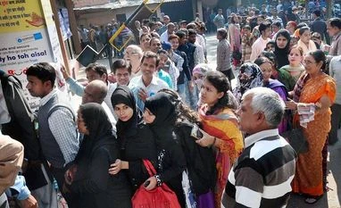 Photos say it all: How India lined up to get cash at banks, ATMs Bank moradabad