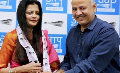Kirti Azad's wife joins AAP Delhi Dy CM Manish Sishodia welcomes suspended BJP leader and MP Kirti Azad's wife Poonam Azad as she joins Aam Aadmi Party in New Delhi