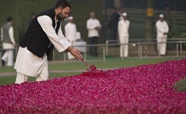 Nation remembers Jawaharlal Nehru on his 127 birth anniversary Nation remembers Jawaharlal Nehru on his 127 birth anniversary