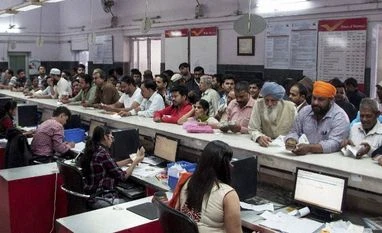 Banks disbursing soiled notes, sprayed with perfume, insecticides People to deposit and exchange 500 and 1,000 currency notes