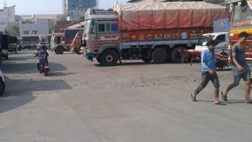 A deserted APMC market in Vashi (Pic: Dilip Kumar Jha) A deserted APMC market in Vashi (Pic: Dilip Kumar Jha)