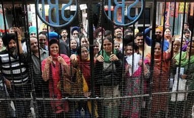 SC refuses to stop various courts from hearing pleas on demonetisation People Standing on the gate of Sate Bank of India to deposit Rs 1000 and Rs 500 currency notes in Amritsar